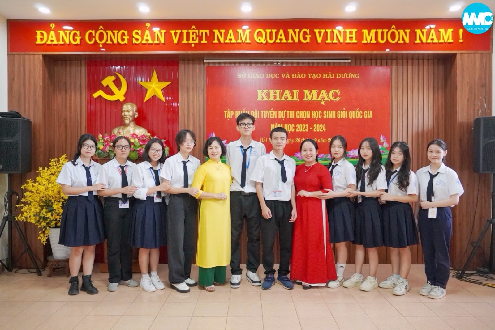 Nhấn để phóng to
